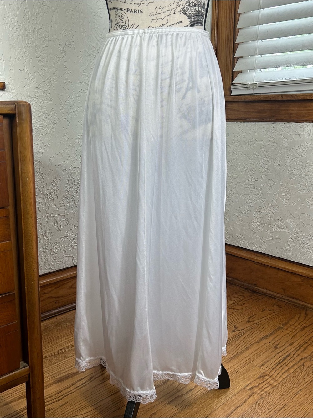VTG 80’s Nylon Antron III Half Slip Lace Hem Size M